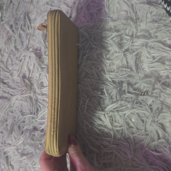 Chanel Tan & Gold Beautiful Caviar Long Zip Wallet (GUC)(READ DESCRIPTION) - Picture 9 of 13